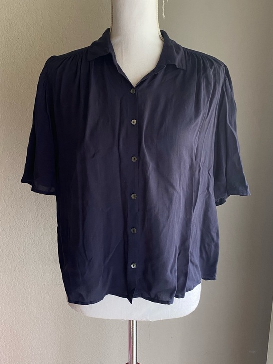 Velvet by Graham & Spencer Tops - Velvet by Graham & Spencer Navy Short-Sleeve Button-Up Blouse